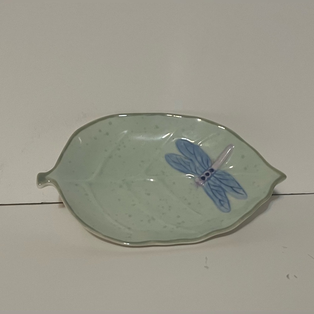 A sweet Dragonfly on a green leaf dish for candy, trinkets, keys, etc.